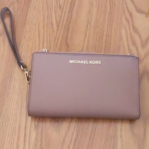 Michael kors wristlet